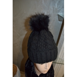 BONNET NOIR A POMPON (NOIR)