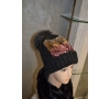 BONNET NOIR AVEC DES PAILLETTES ET POMPON
