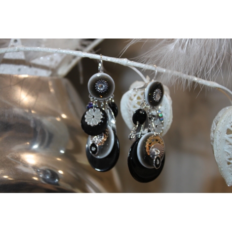 BOUCLES D'OREILLES DE LA " LOLITA " NOIRE/GRISE