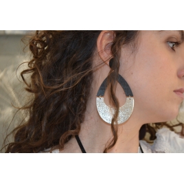 BOUCLES D4OREILLES "LOLITA" EN BOIS NOIRE/ARGENT